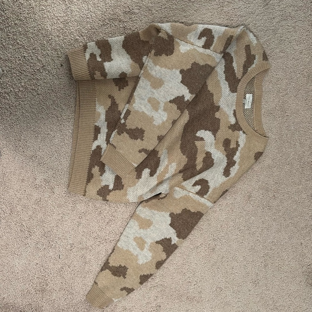 Lucky brand neutral color camo sweater.